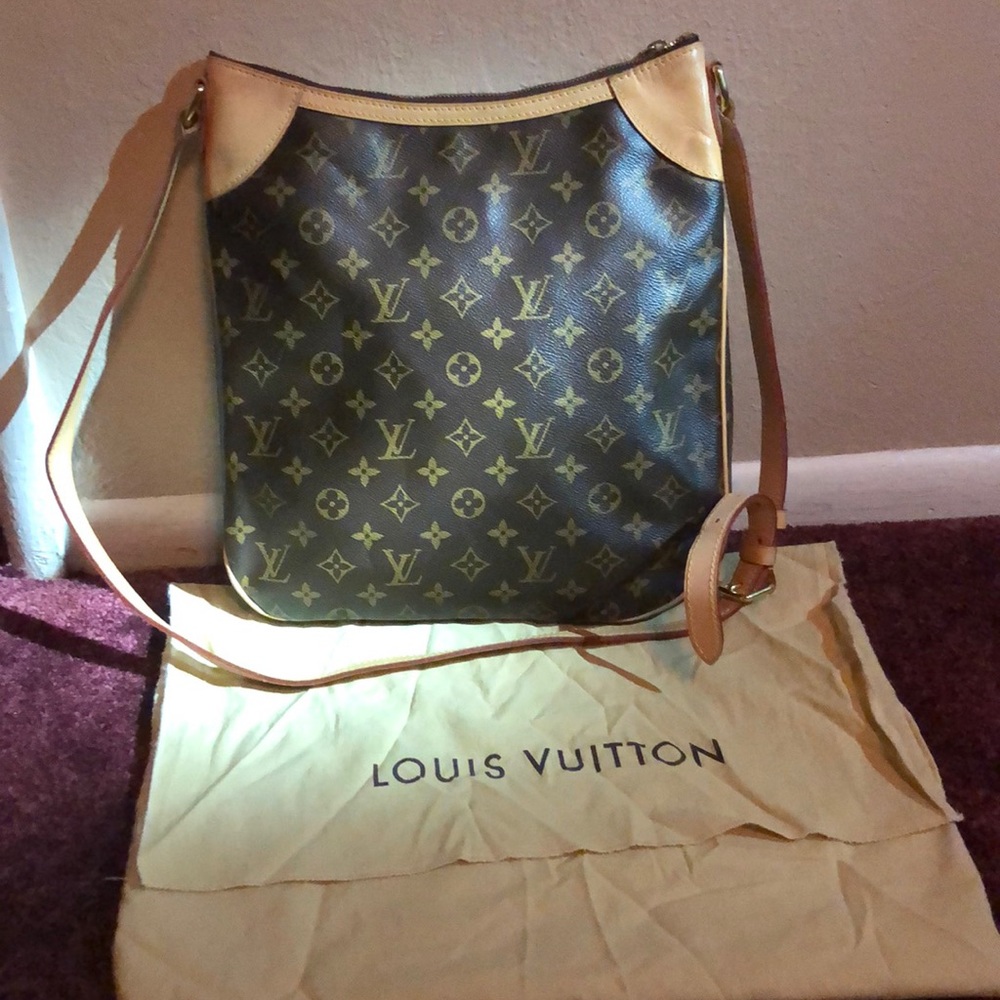 Authentic Louis Vuitton crossbody purse